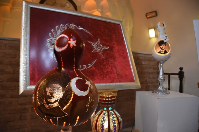 Bursa'da iki kardeş su kabağını gelir kapısına çevirdi